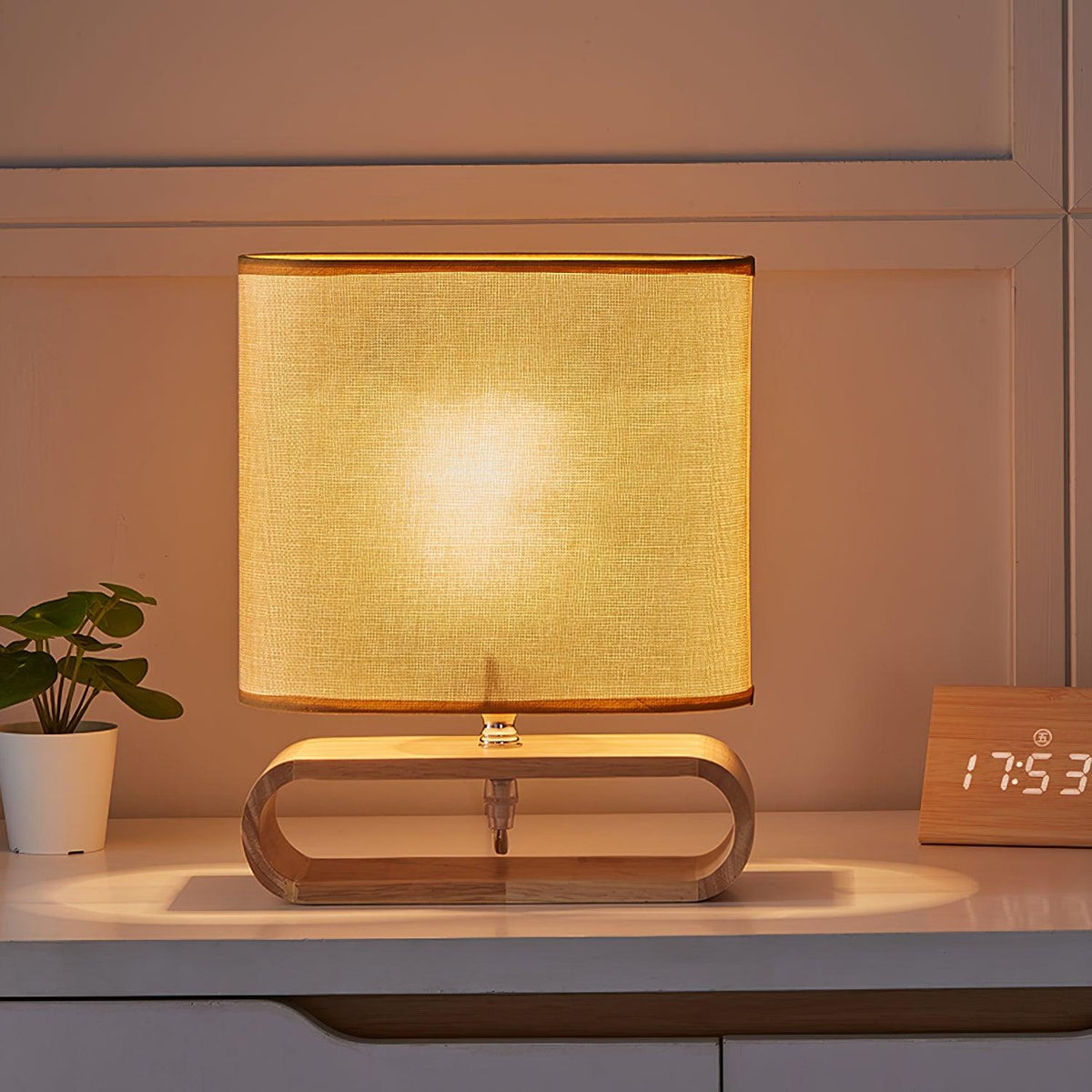 Loop Tischlampe aus rustikalem Holz