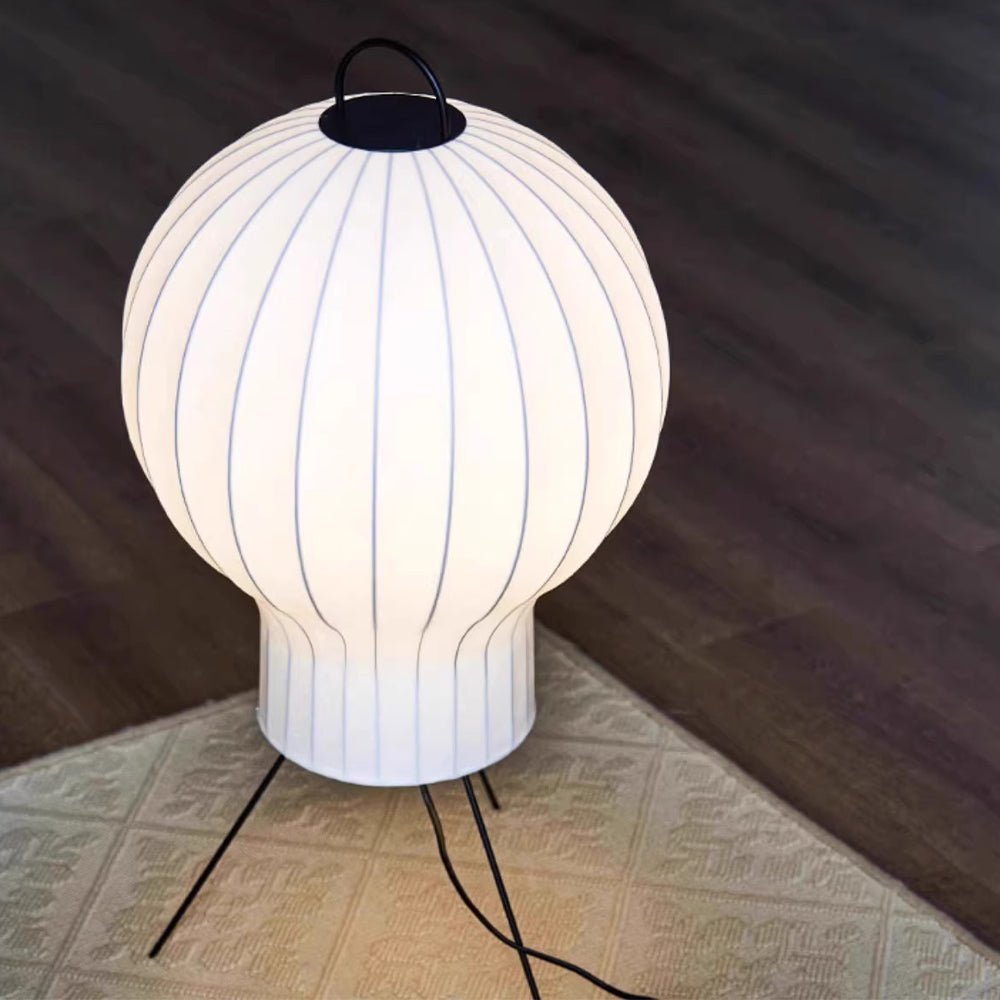Balloon Stehleuchte aus Seide im minimalistischen Stil