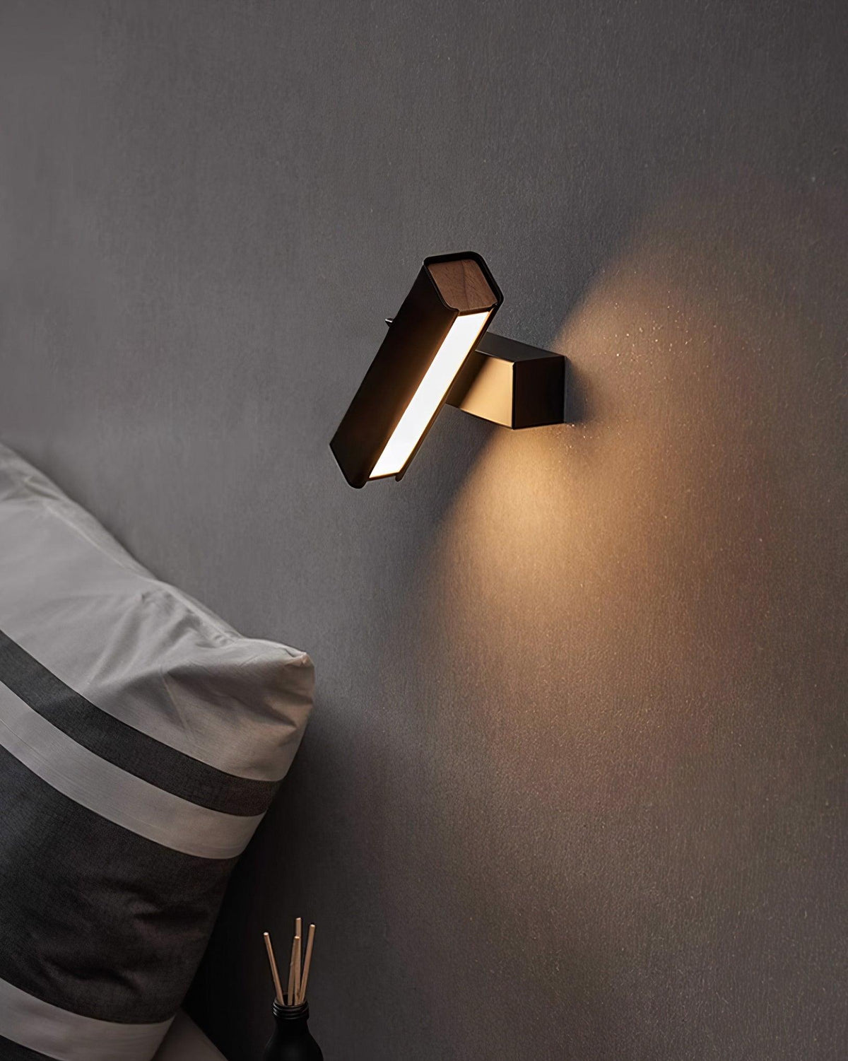 Verstellbare Aluminium-Wandleuchte für Schlafzimmer und Wohnzimmer | Cielum