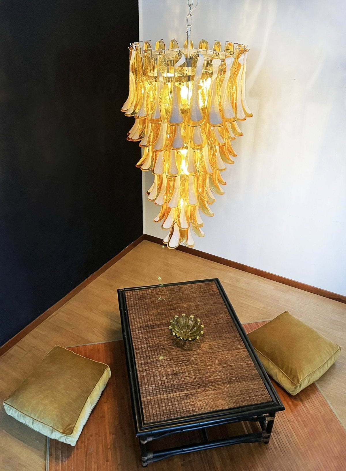Lumenaine Kronleuchter in Bernsteinfarben und Weiß aus Murano mit Spiralblüten