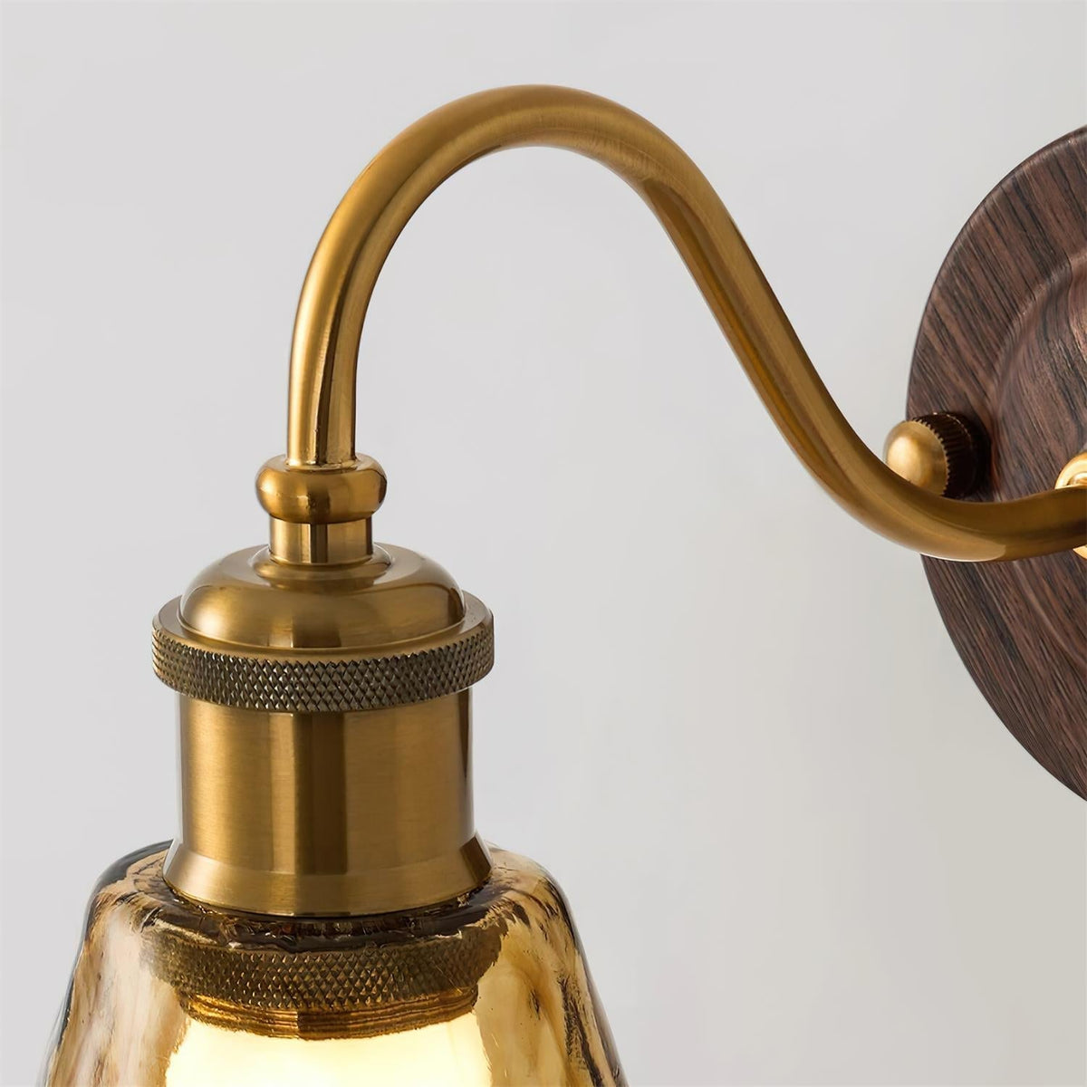 Nalia Wandleuchte Bernsteinfarbenes Glas Walnuss Gold Vintage