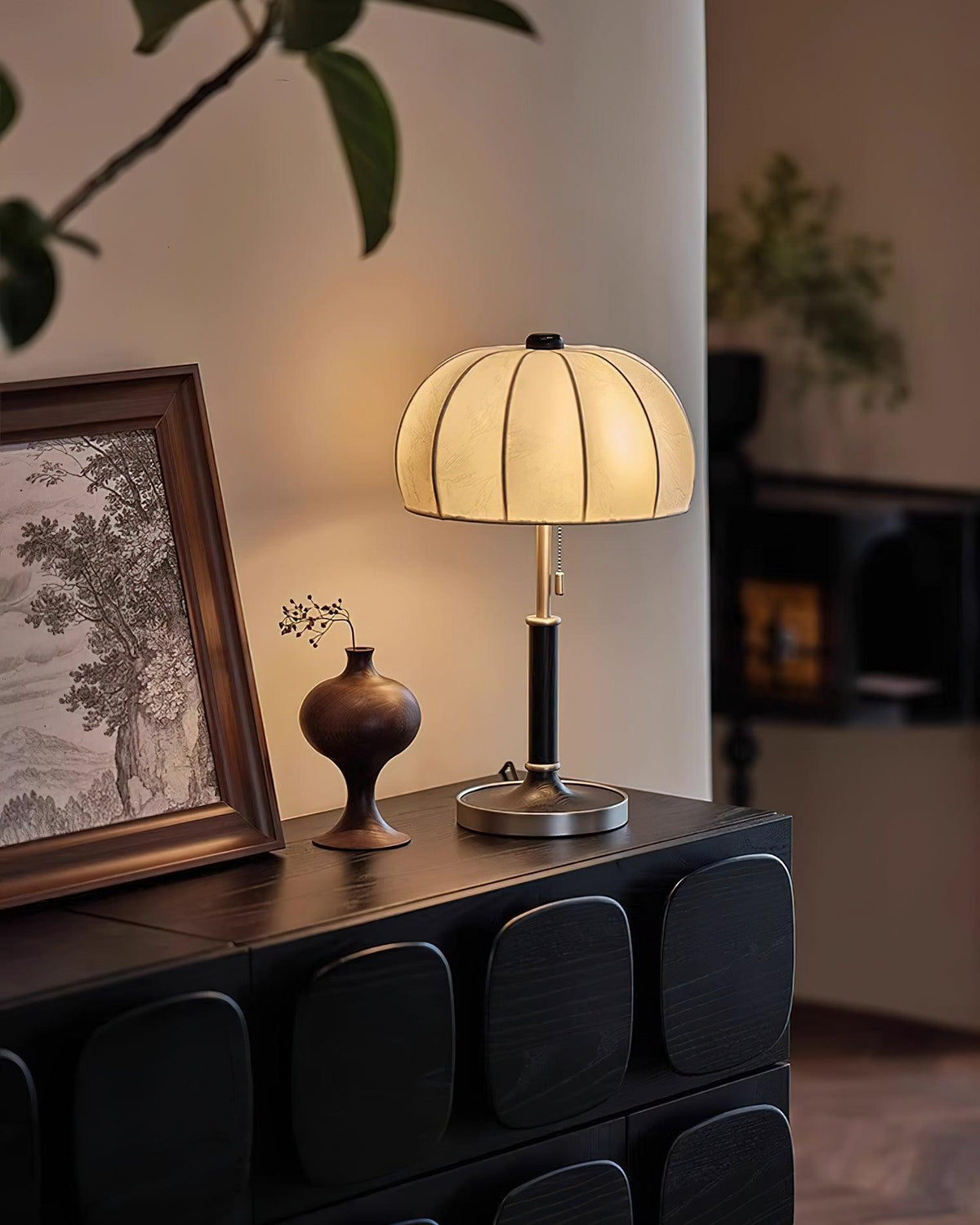 Nalemu Tischleuchte aus Holz und Stoff im Retro-Stil