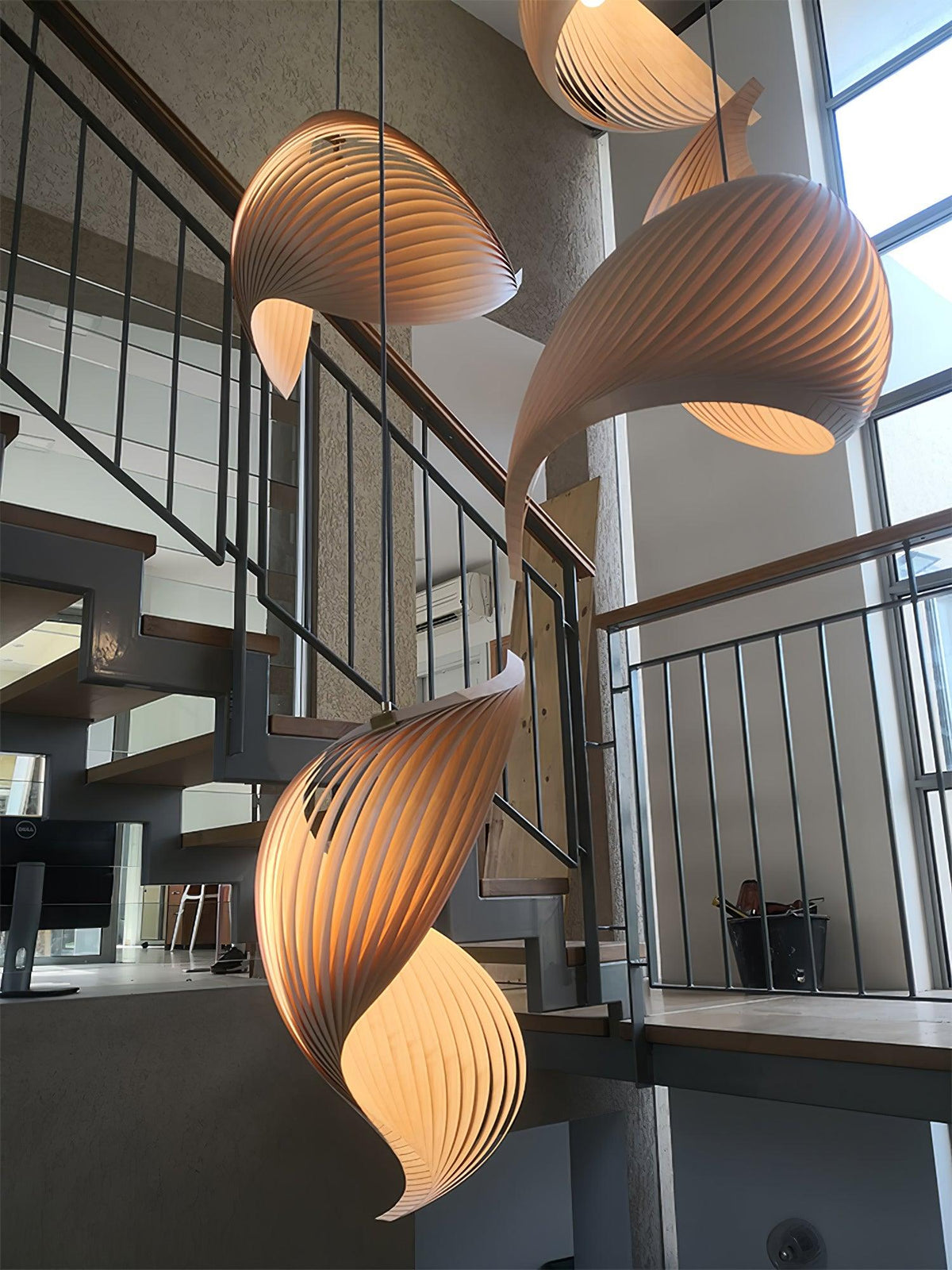 Loe zeitgenössische Luxus-Pendelleuchte aus Holz in Schalenform