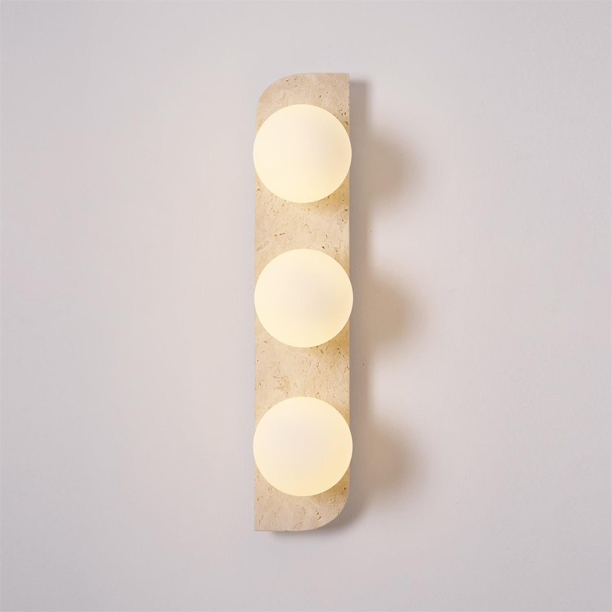 Serearia Minimalistische Wandleuchte aus Gelbem Travertin mit Stecker