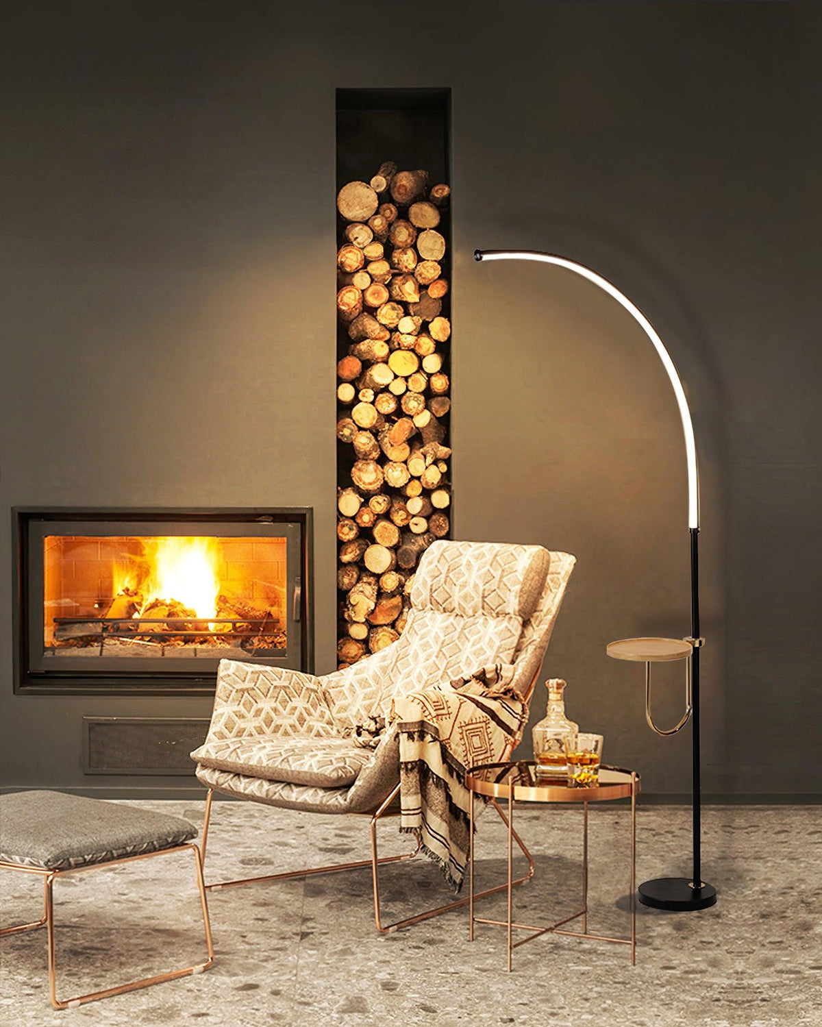 Tild Stehleuchte aus Holz und Silikon im minimalistischen Design