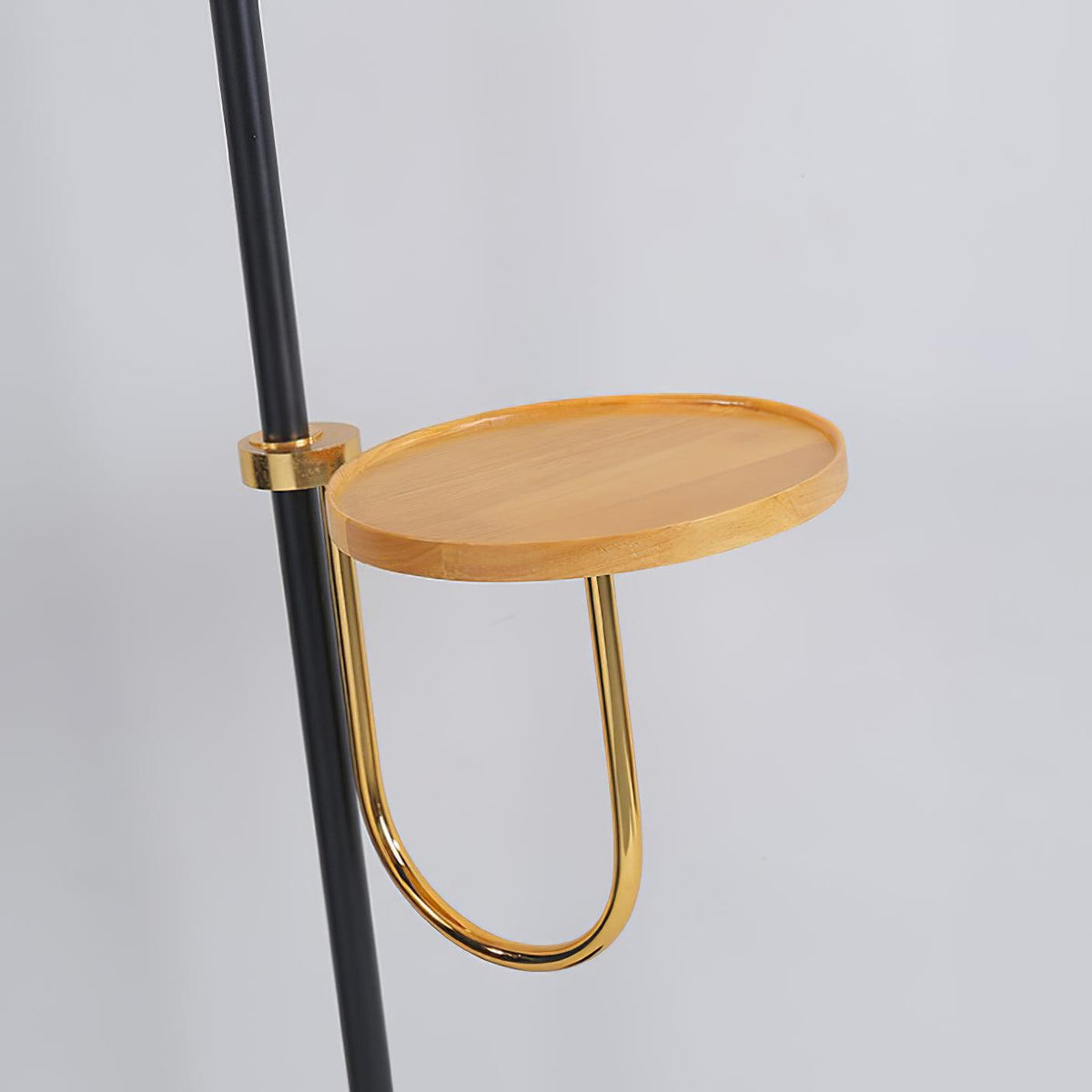 Tild Stehleuchte aus Holz und Silikon im minimalistischen Design