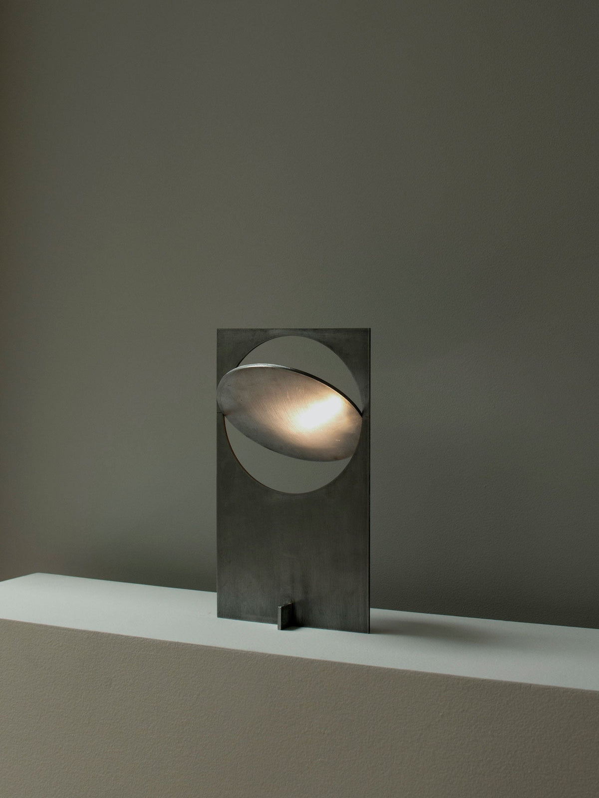 Sixor Steel futuristische Tischleuchte