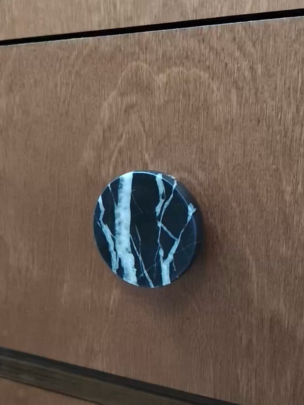 Nerarina Obsidian Core Marmorknopfgriff mit Griffzug