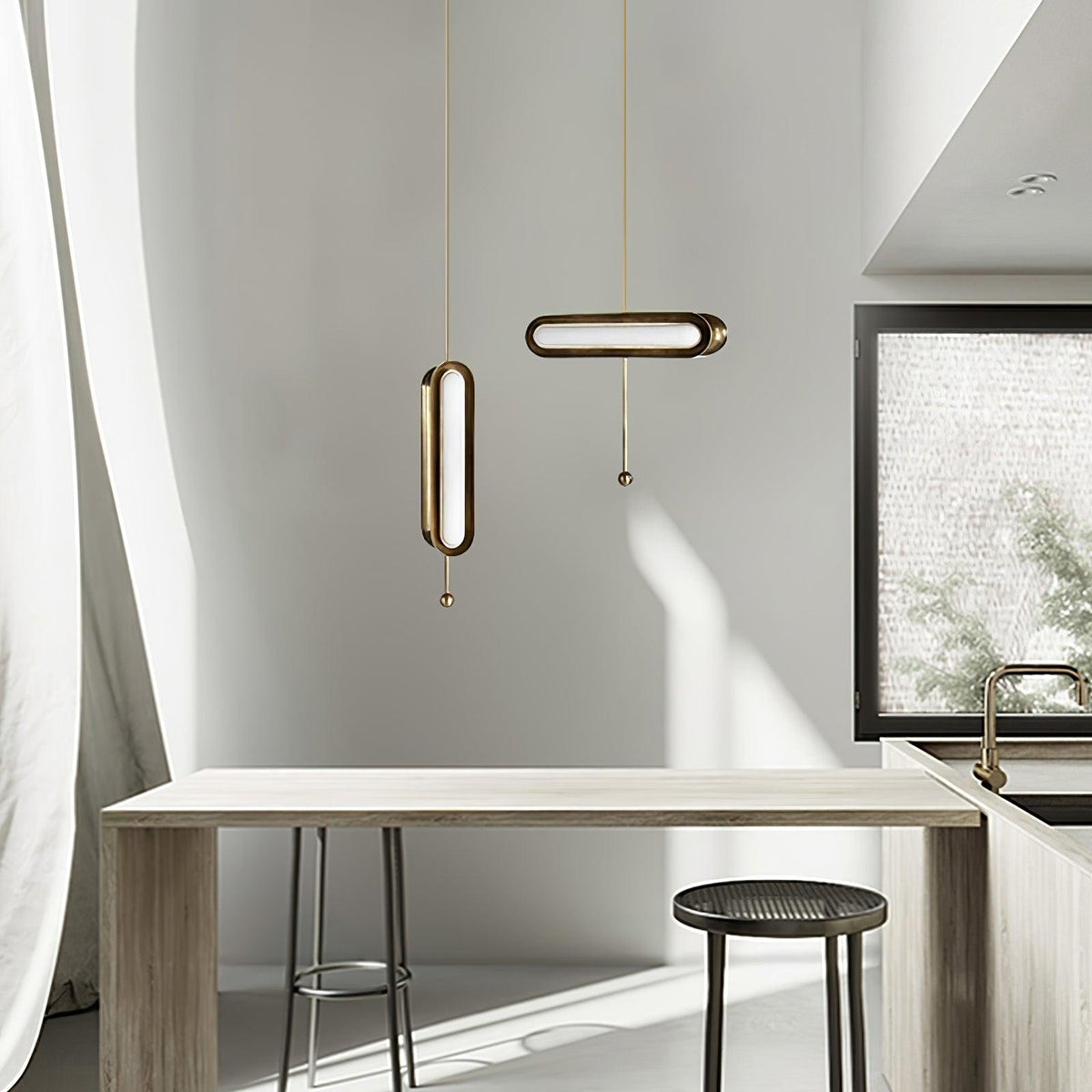 Lyvinaris Geometrische Pendelleuchte aus Messing in linearer Form