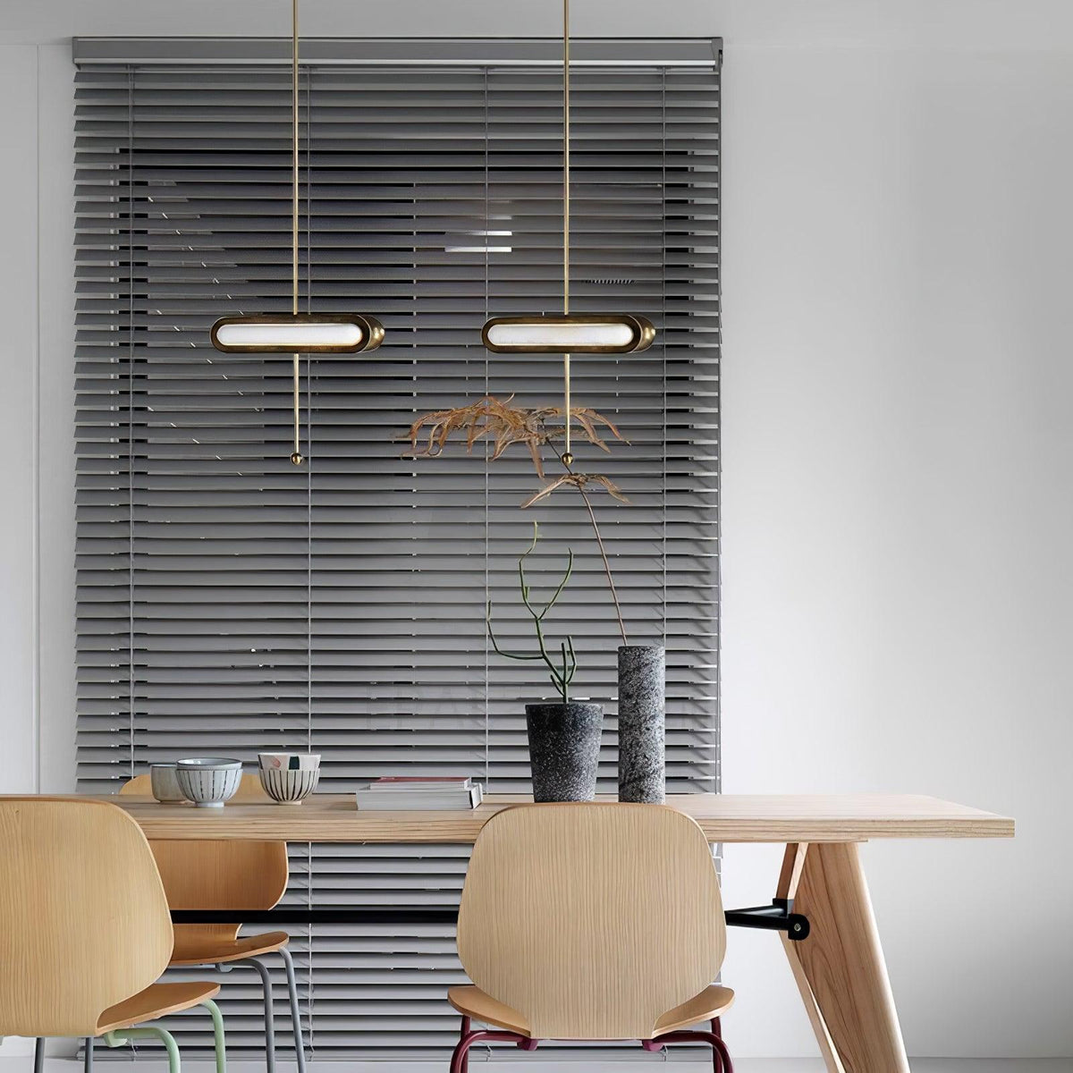 Lyvinaris Geometrische Pendelleuchte aus Messing in linearer Form