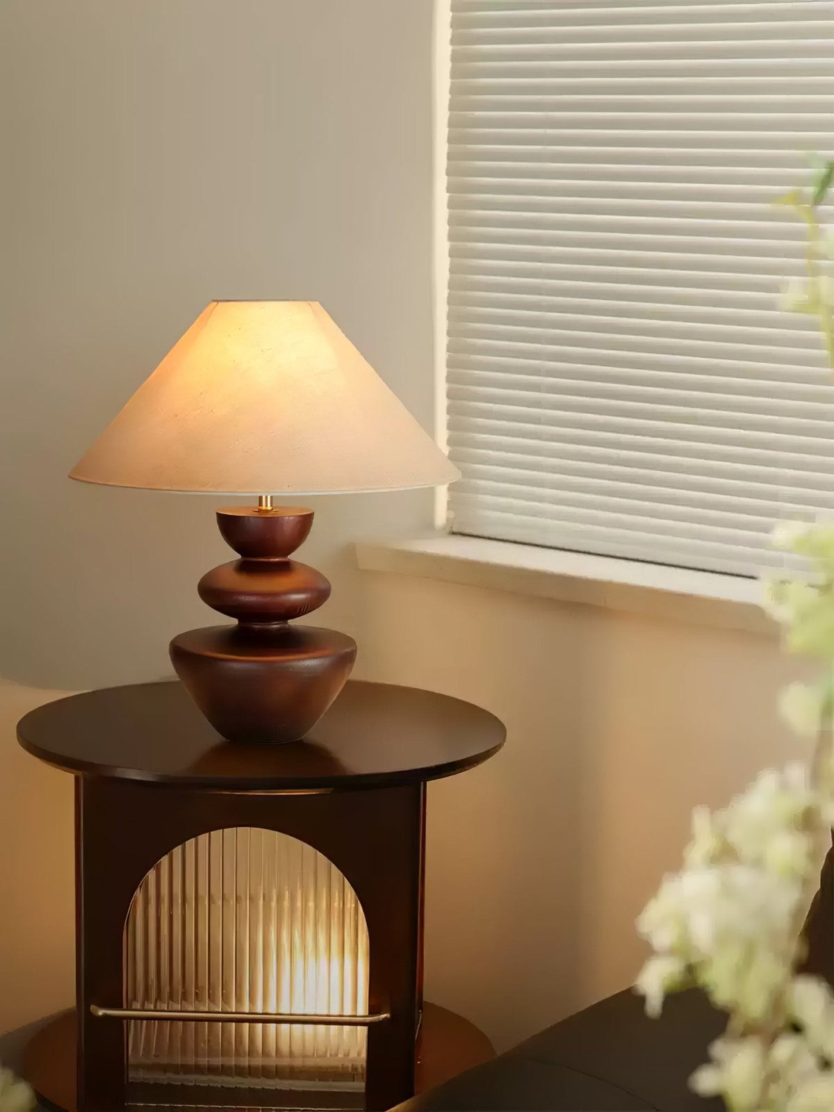 Joanne Tischlampe aus Holz im Vintage-Stil