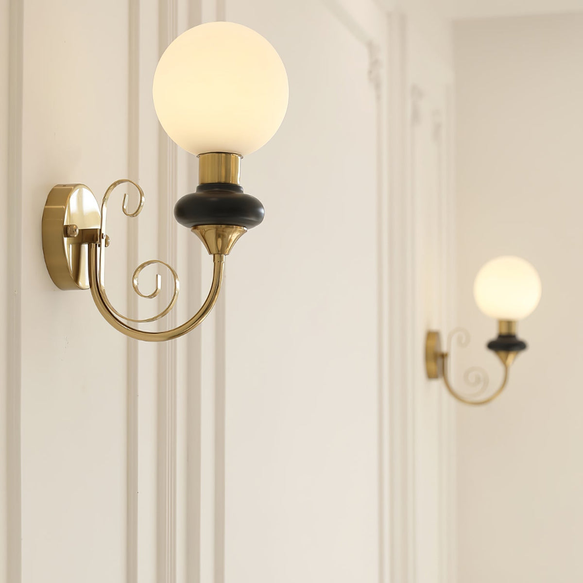 Bela Premium zeitgenössische Kunstglas-Wandleuchte