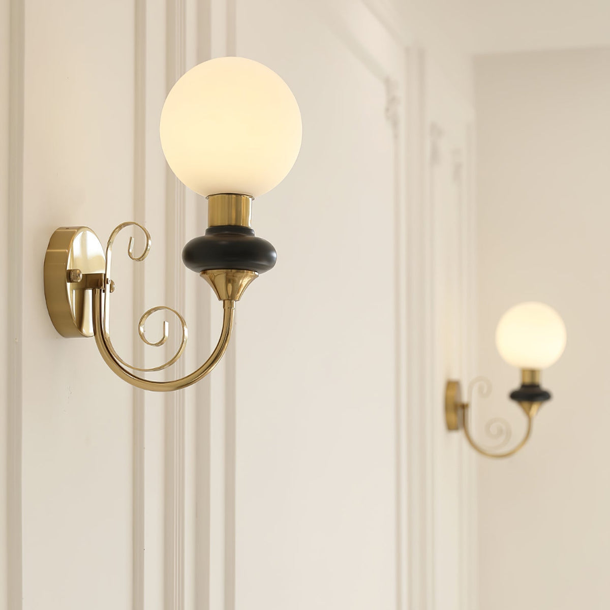 Bela Premium zeitgenössische Kunstglas-Wandleuchte
