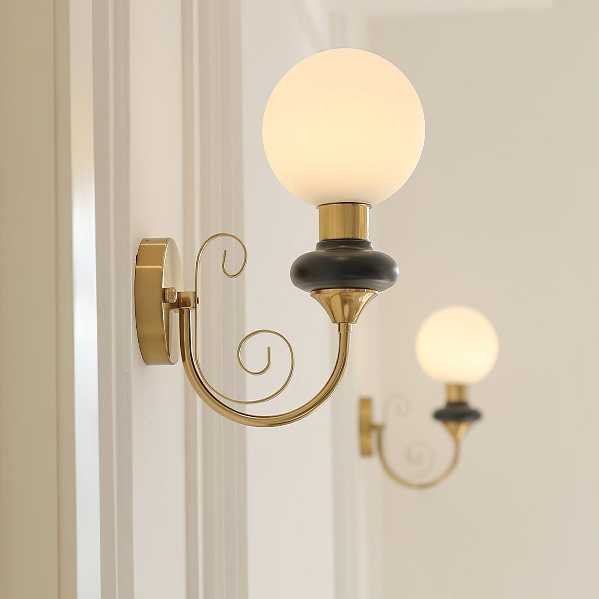 Bela Premium zeitgenössische Kunstglas-Wandleuchte