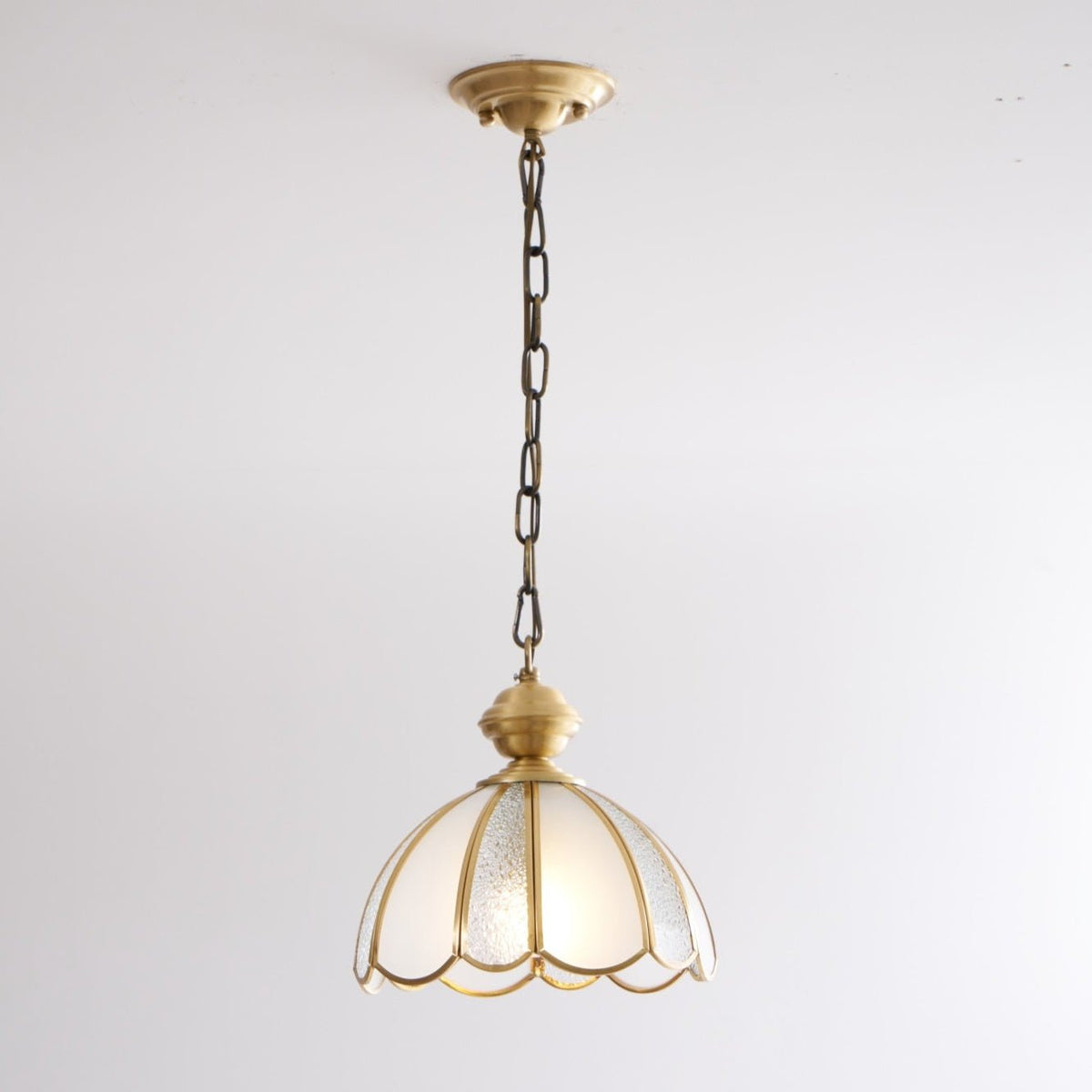 Lunell traditionelle Kunst Pendelleuchte aus Messing und Glas