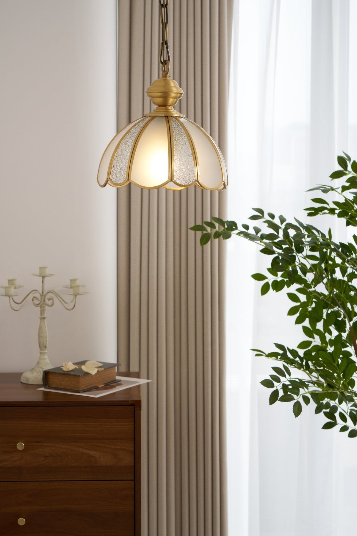 Lunell traditionelle Kunst Pendelleuchte aus Messing und Glas