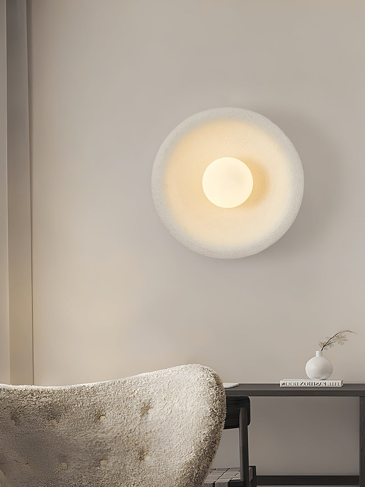 Evvinora zeitgenössische minimalistische Wandleuchte aus Glas mit Halo-Effekt