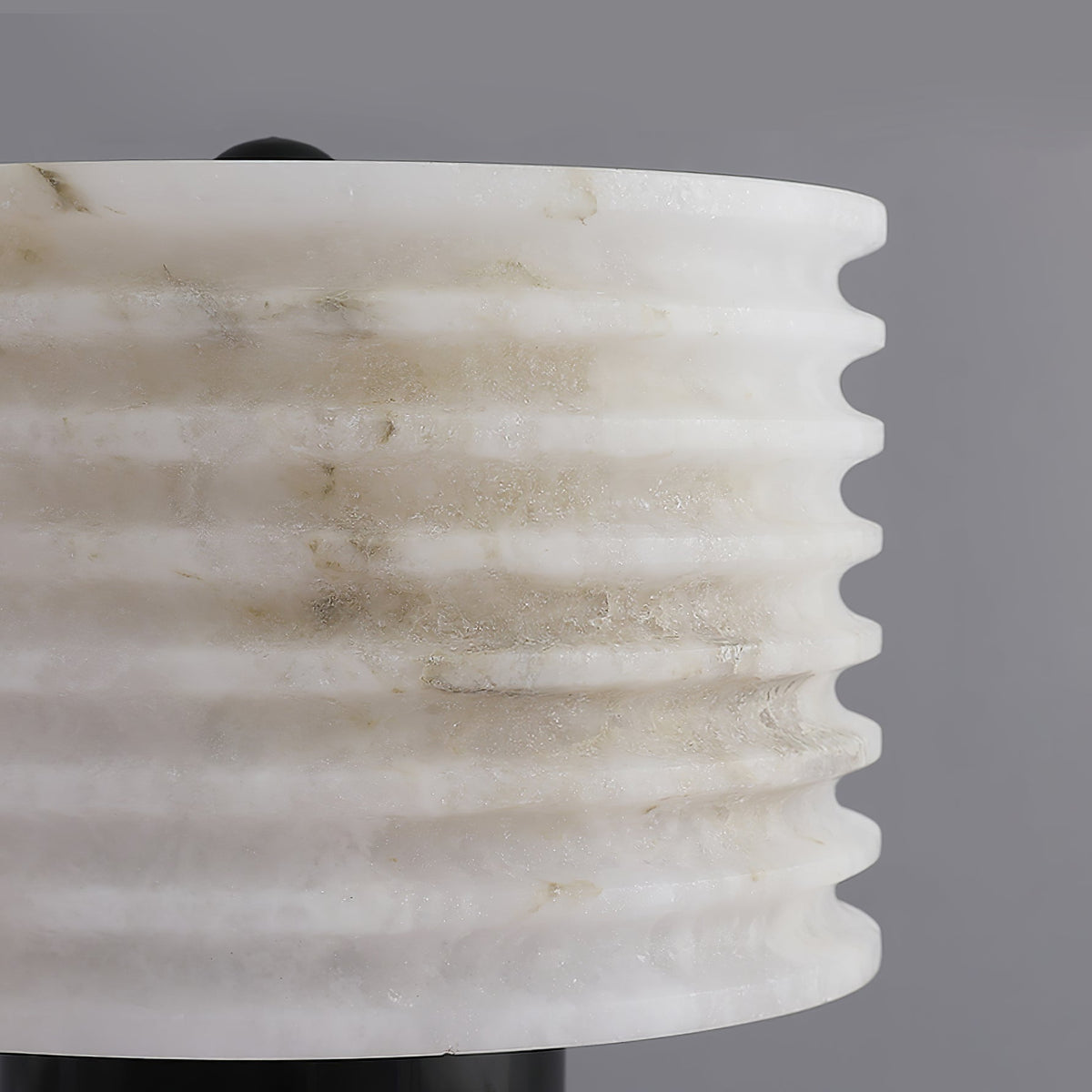 Elmarir gerippte Alabaster-Tischleuchte