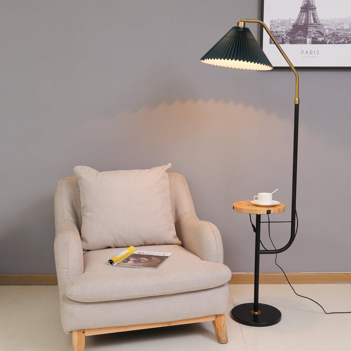 Nexc Stehleuchte aus Marmor und Holz
