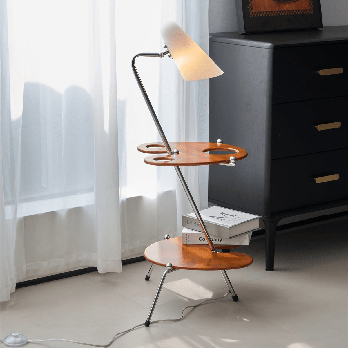 Vaughn Stehleuchte aus Holz im modernen Stil