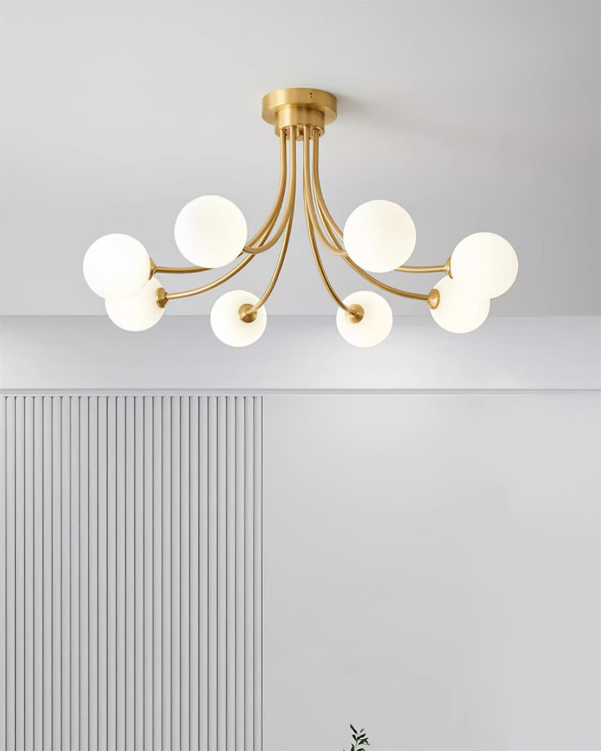Deckenleuchte Messing verzweigter Arme Opal Kugellampen modern elegant