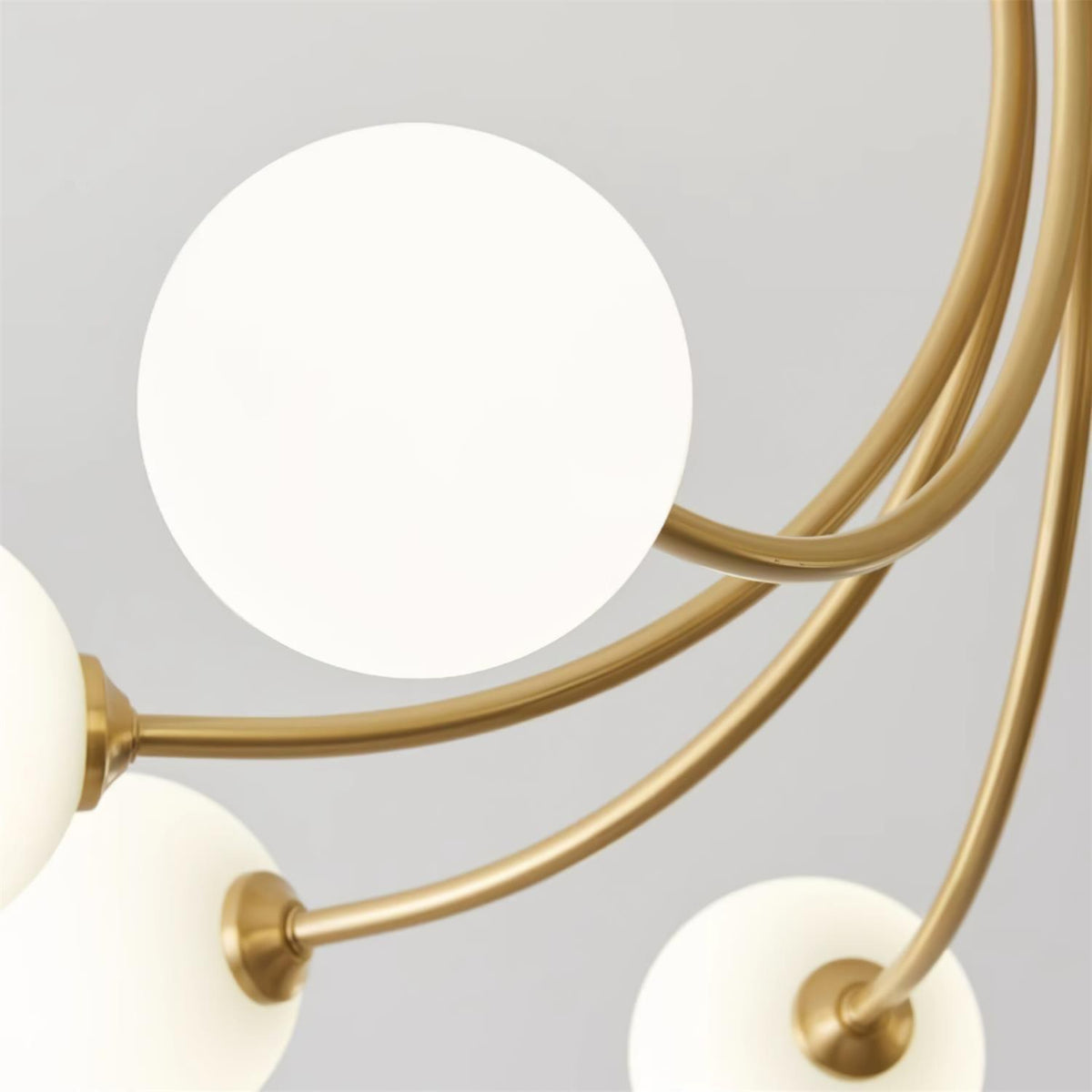 Deckenleuchte Messing verzweigter Arme Opal Kugellampen modern elegant