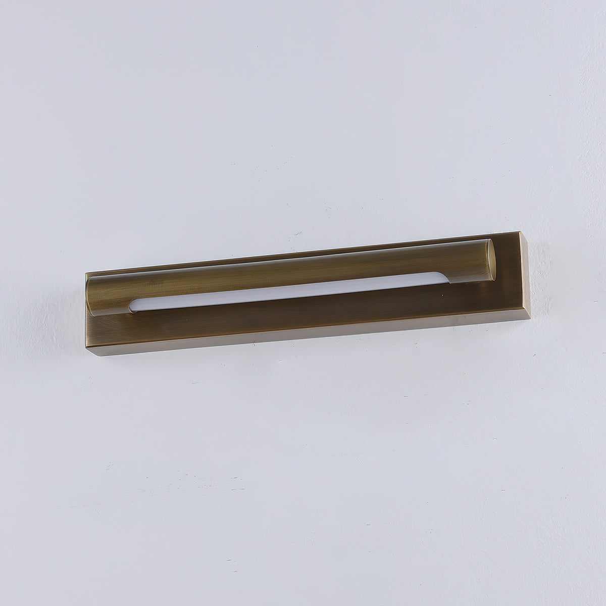 Reed lineare Wandleuchte aus Messing in Antikmessing