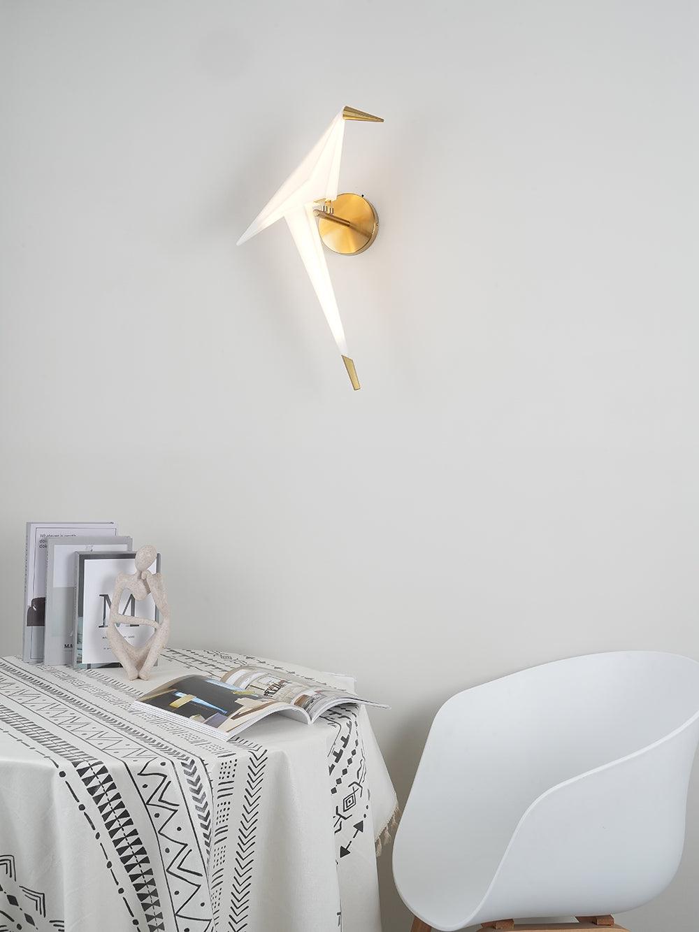 Eovela zeitgenössische Wandleuchte aus Papier in Kranenform