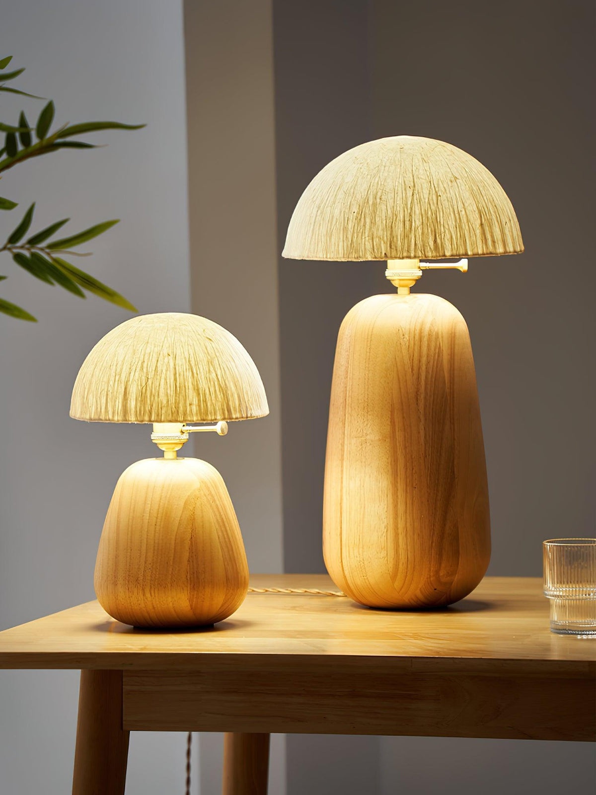 Elugan Tischleuchte aus Holz