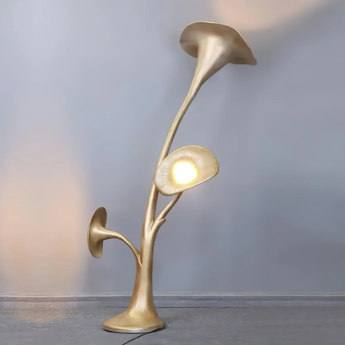 Esole Floral Stehleuchte aus Messing