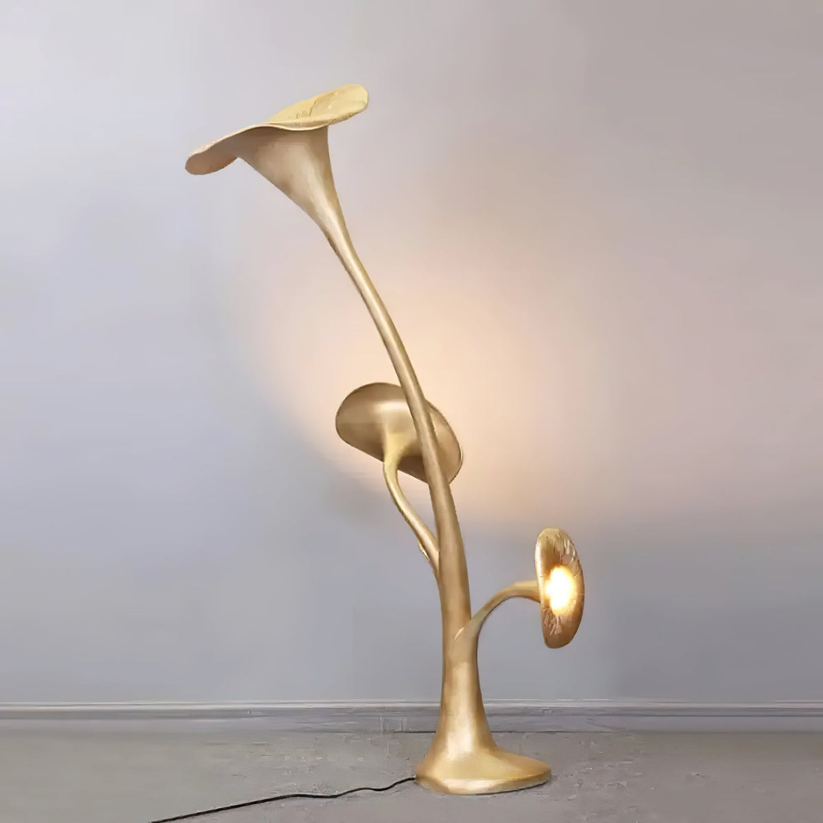 Esole Floral Stehleuchte aus Messing
