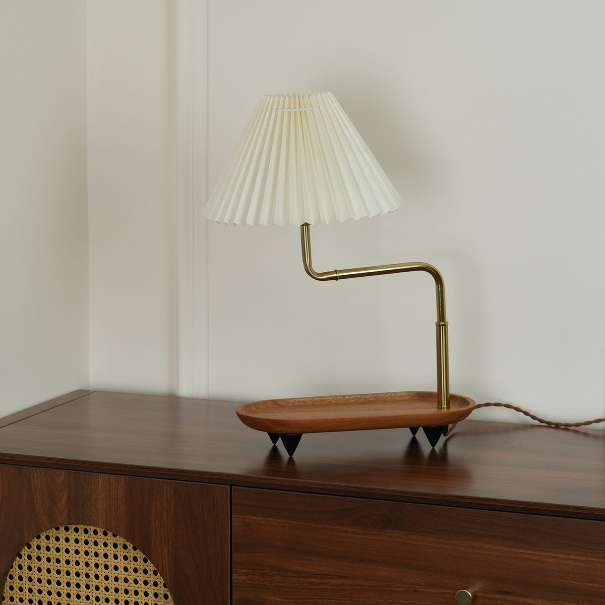 Rinenina Tischleuchte aus Holz und Stoff im Vintage-Stil
