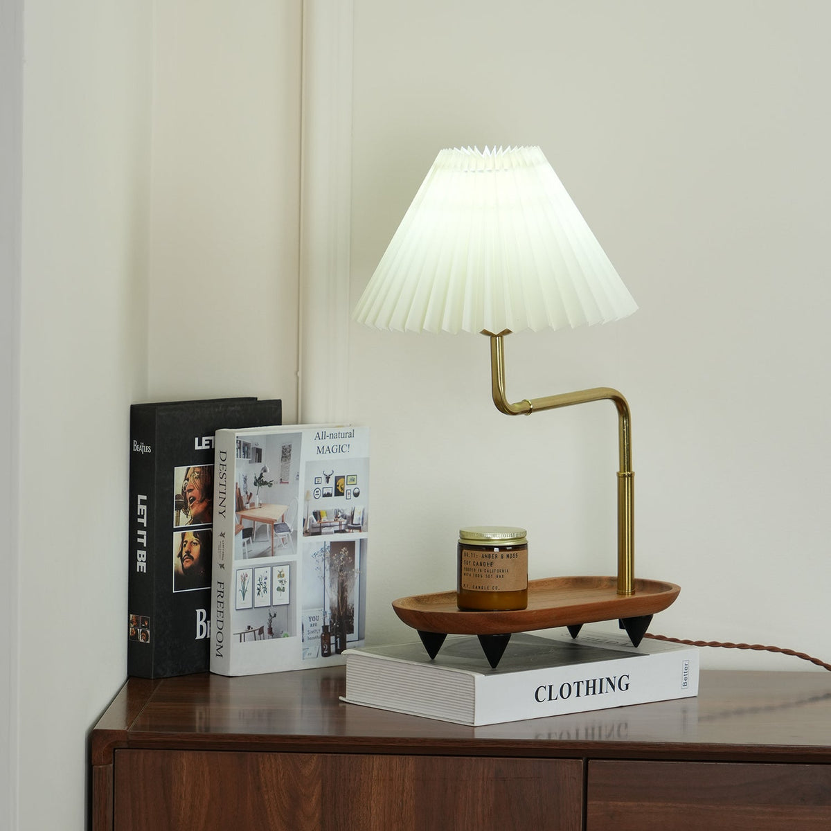 Rinenina Tischleuchte aus Holz und Stoff im Vintage-Stil