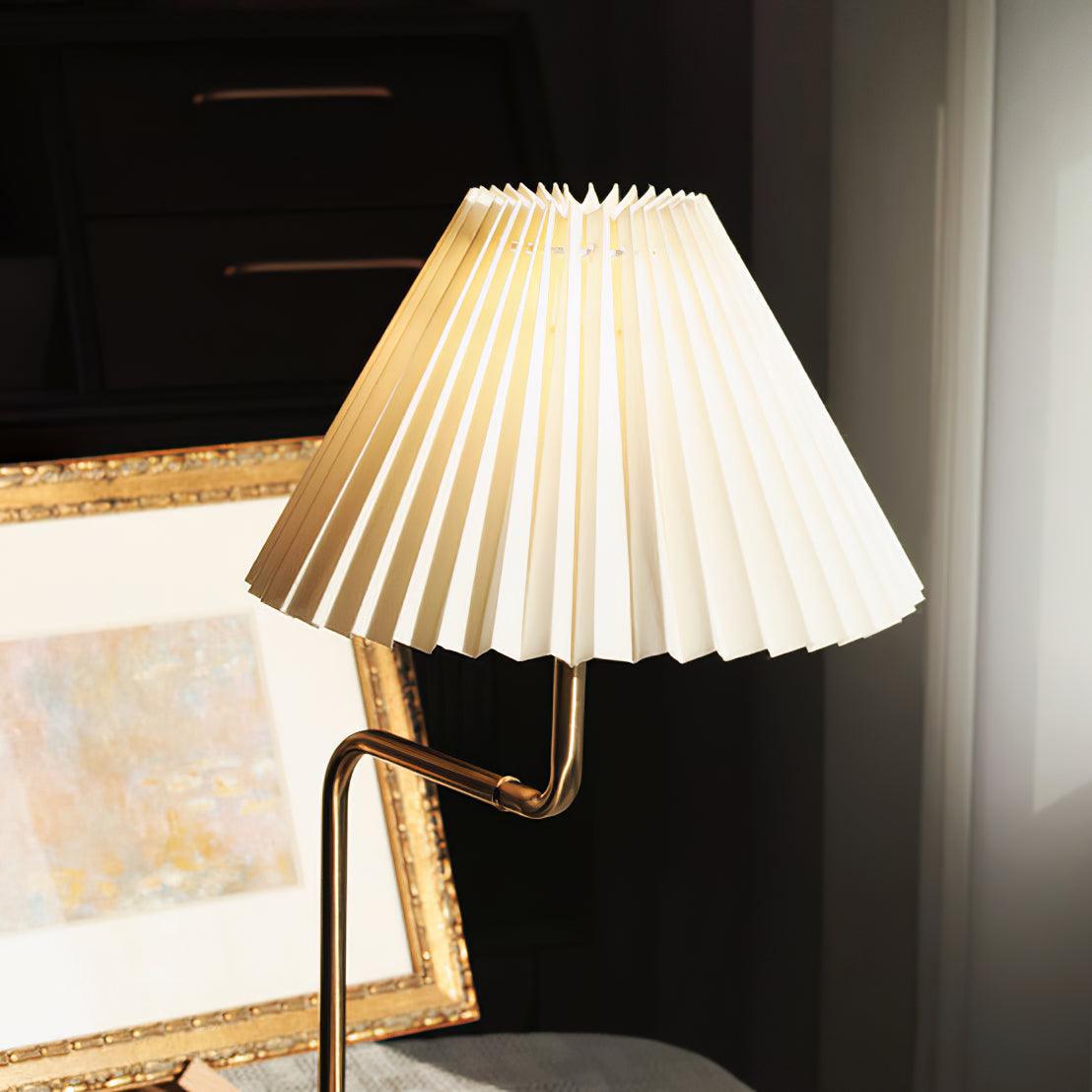 Rinenina Tischleuchte aus Holz und Stoff im Vintage-Stil