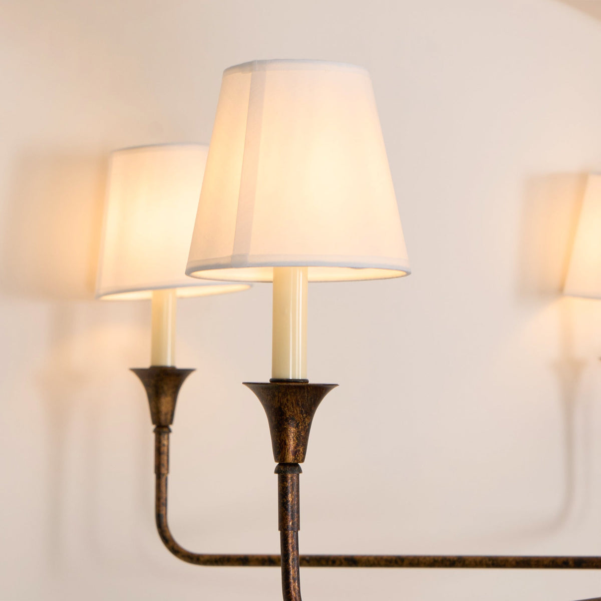 Arthaila Vintage Industrial Grande Stoff-Kronleuchter