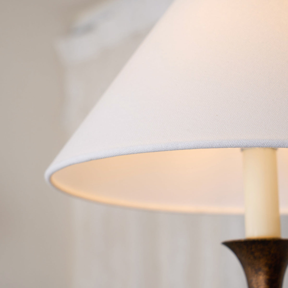 Norli Moderner linearer LED-Kronleuchter aus Metall