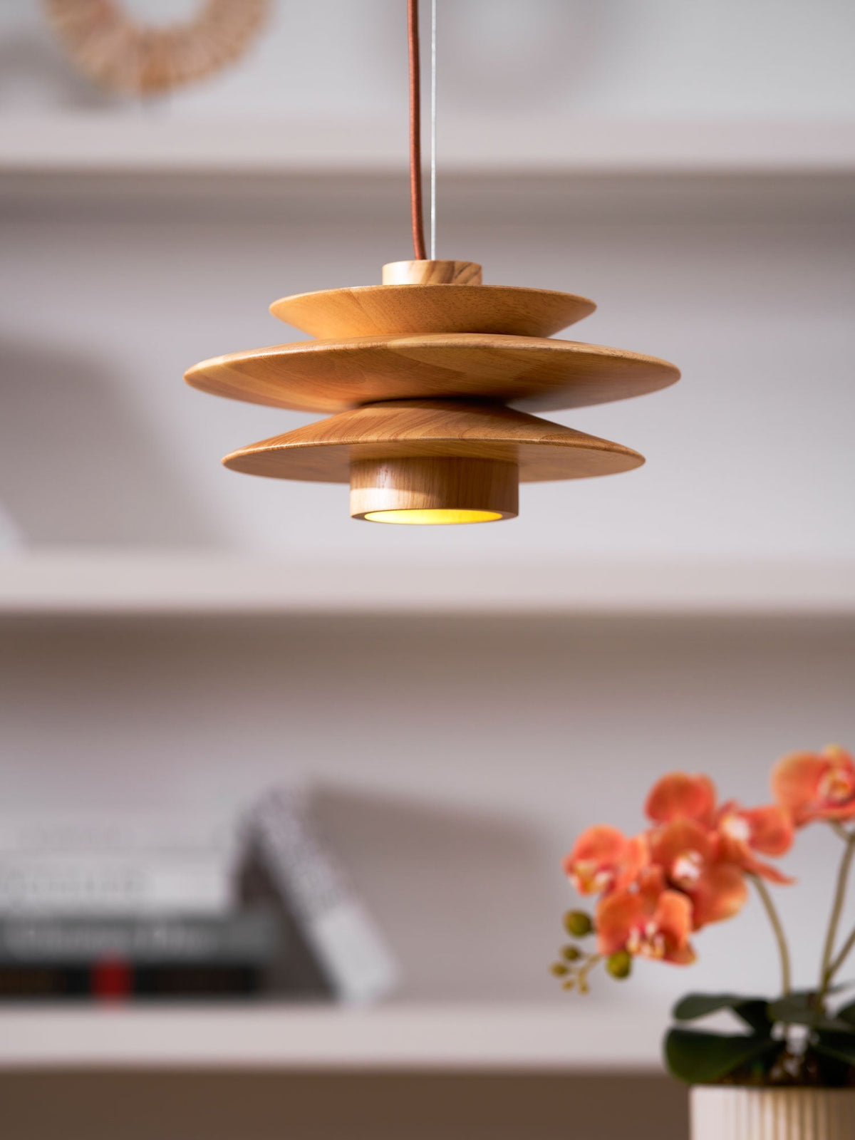 Elorda Pendelleuchte aus Holz im Retro-Stil