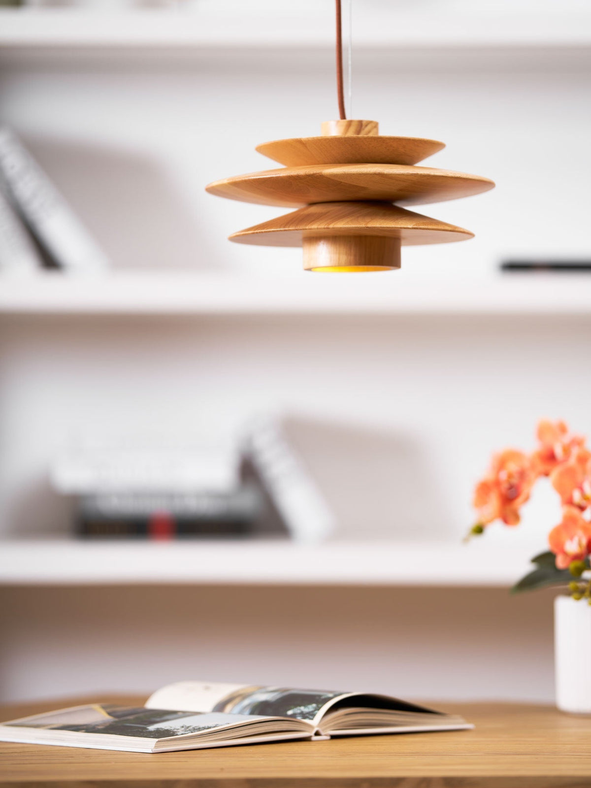 Elorda Pendelleuchte aus Holz im Retro-Stil