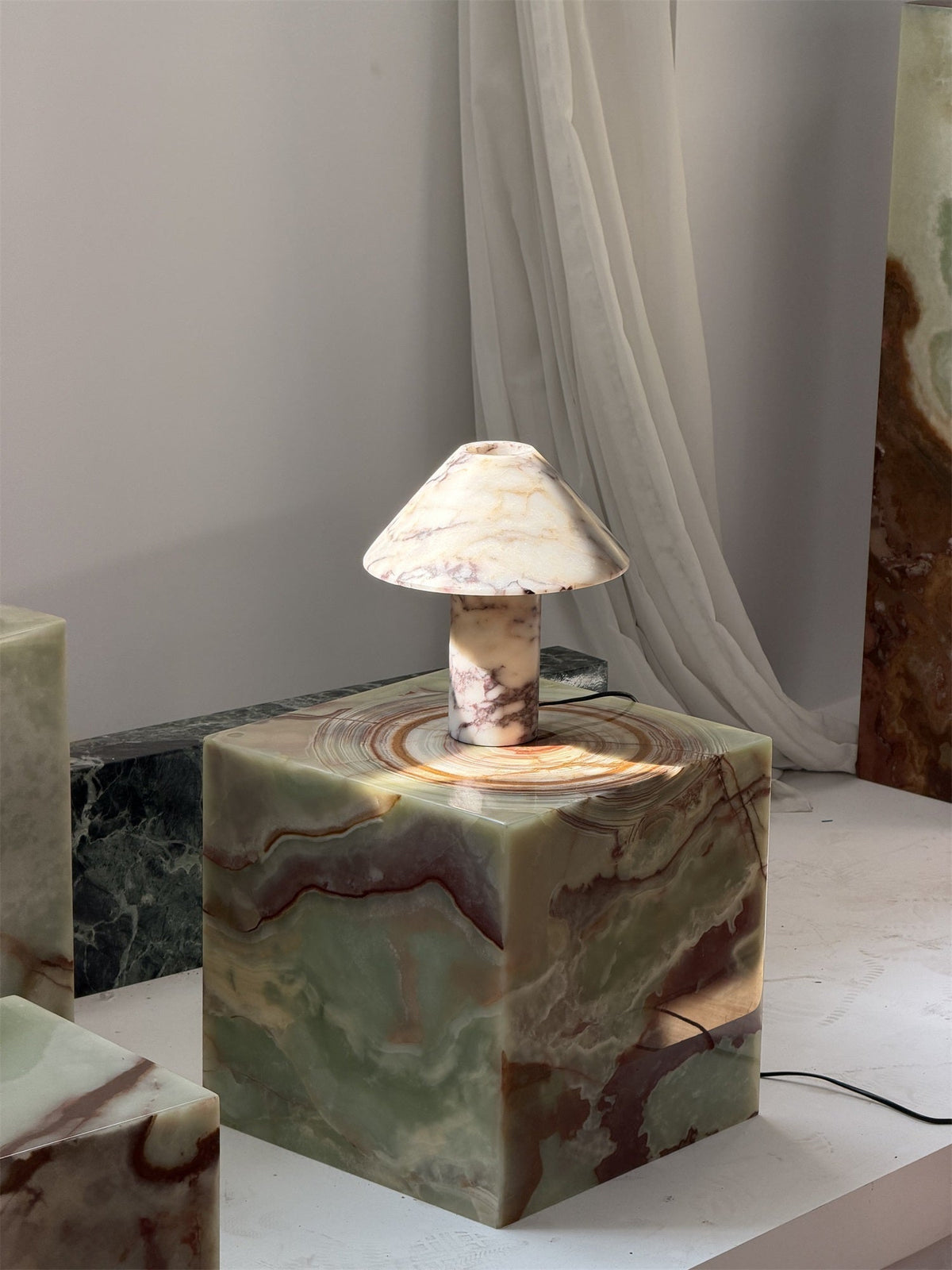 Pillar Stone Tischleuchte Cyan Onyx