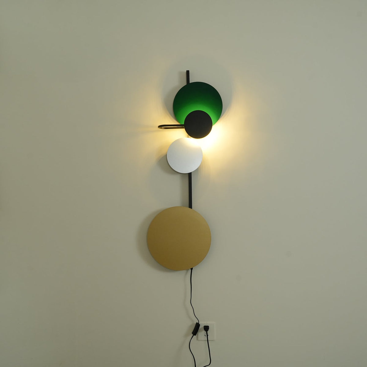 Selaaria zeitgenössische minimalistische Wandleuchte mit Stecker