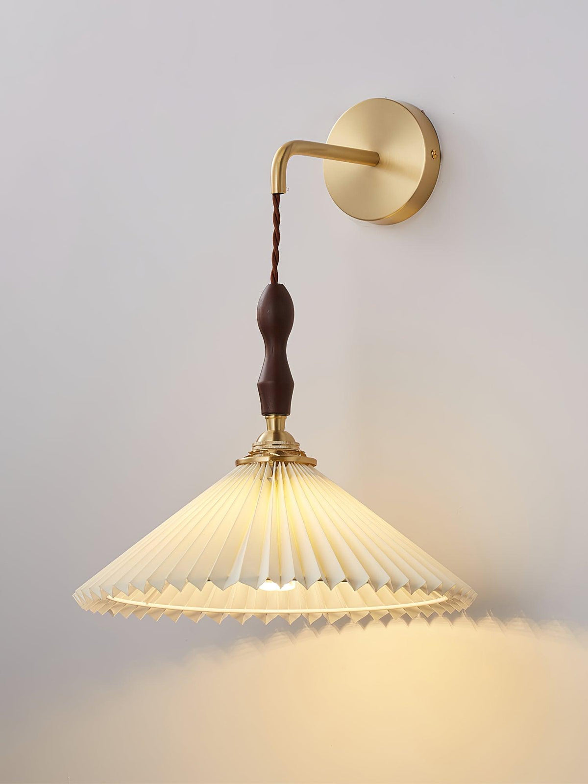 Mordan Premium Eleganz gefaltete Walnuss-Wandleuchte