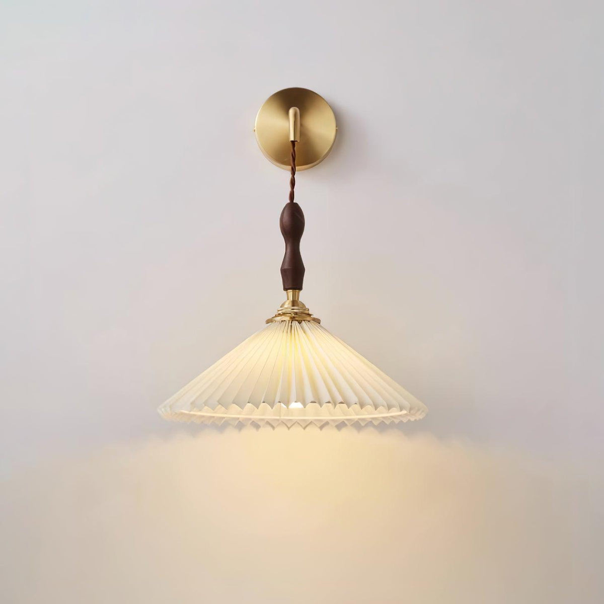 Mordan Premium Eleganz gefaltete Walnuss-Wandleuchte