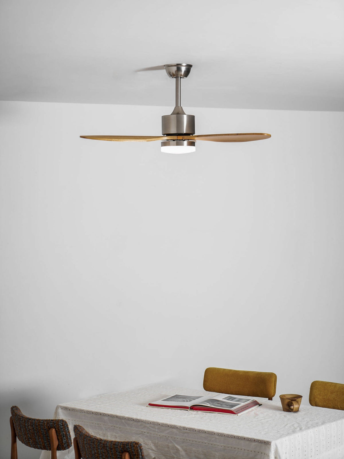 HushGlow Deckenventilator mit Beleuchtung