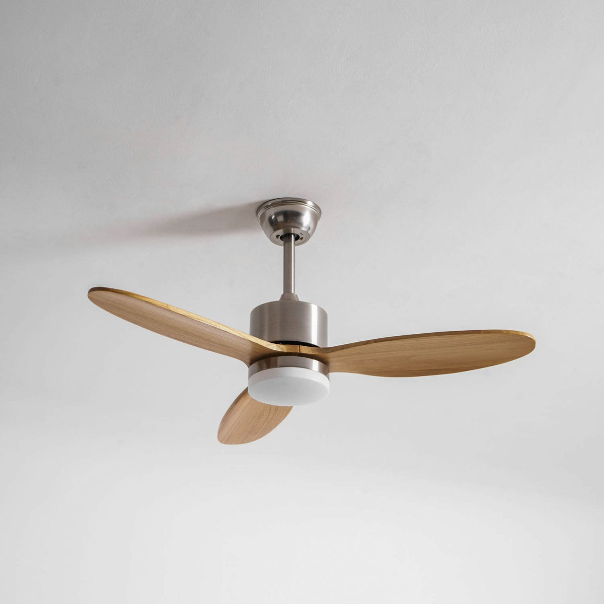 HushGlow Deckenventilator mit Beleuchtung
