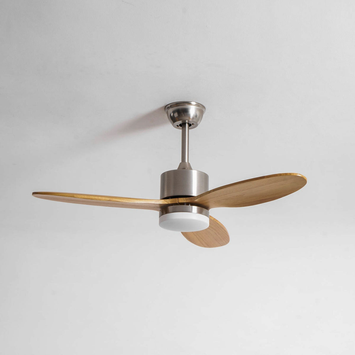HushGlow Deckenventilator mit Beleuchtung