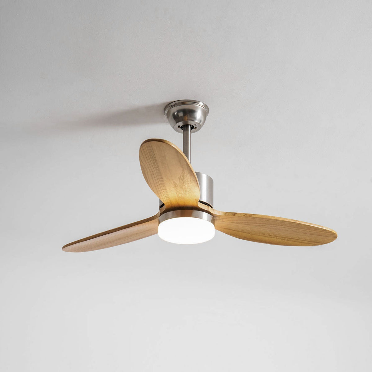 HushGlow Deckenventilator mit Beleuchtung