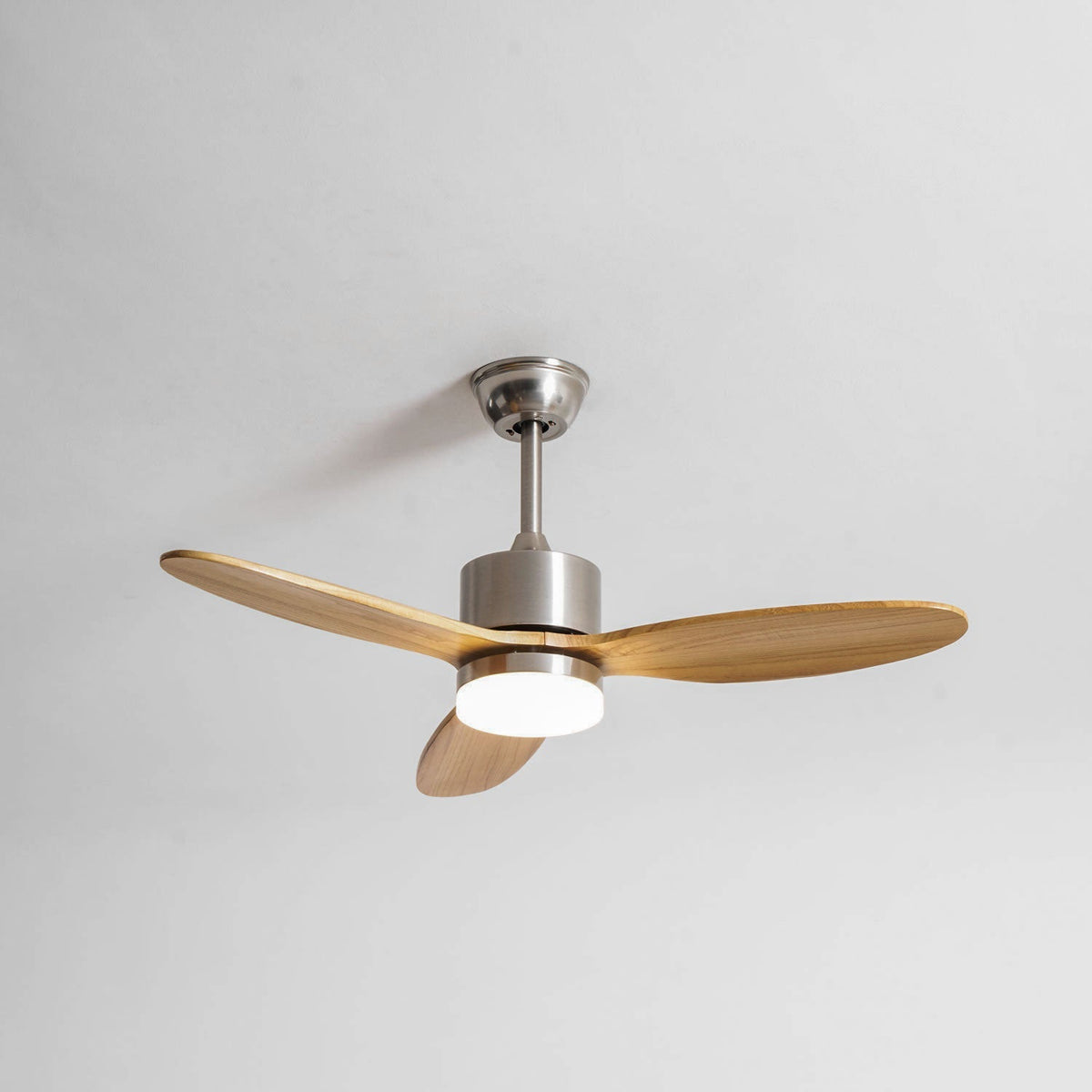 HushGlow Deckenventilator mit Beleuchtung