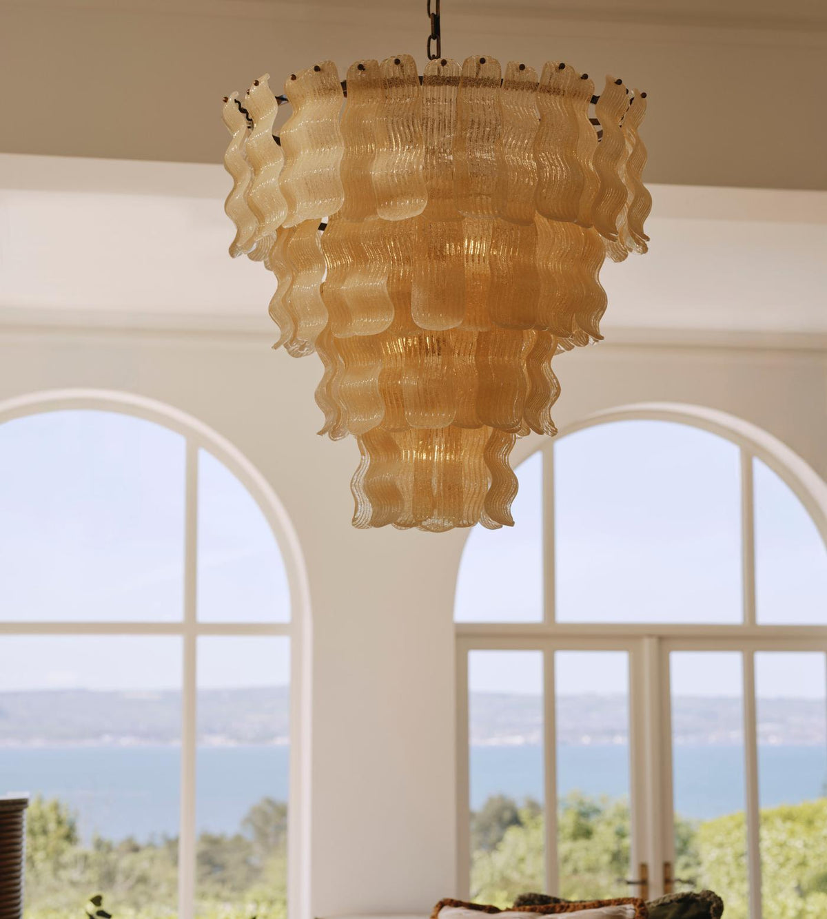 Borzi Kronleuchter aus Gelbem Glas mit Blattmotiv in luxuriöser Ausführung