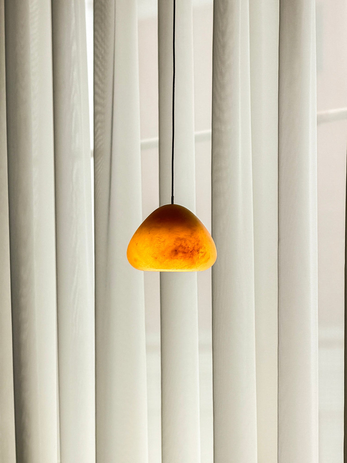 Morphe Alabaster-Pendelleuchte