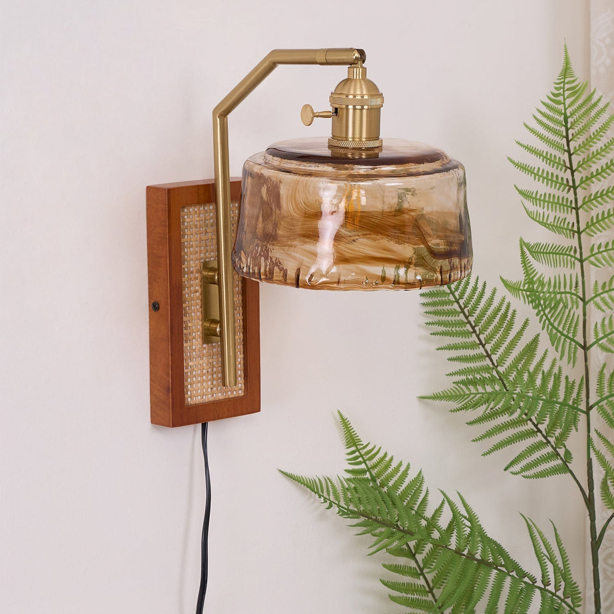 Brix Premium zeitgenössische Kunstglas-Wandleuchte mit Bambus
